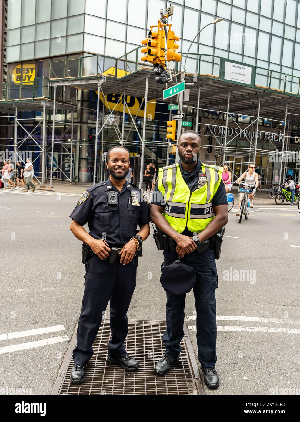 Manhattan, New York: Gli agenti di polizia di New York sono i migliori del settore. Diversità NYPD. Foto Stock