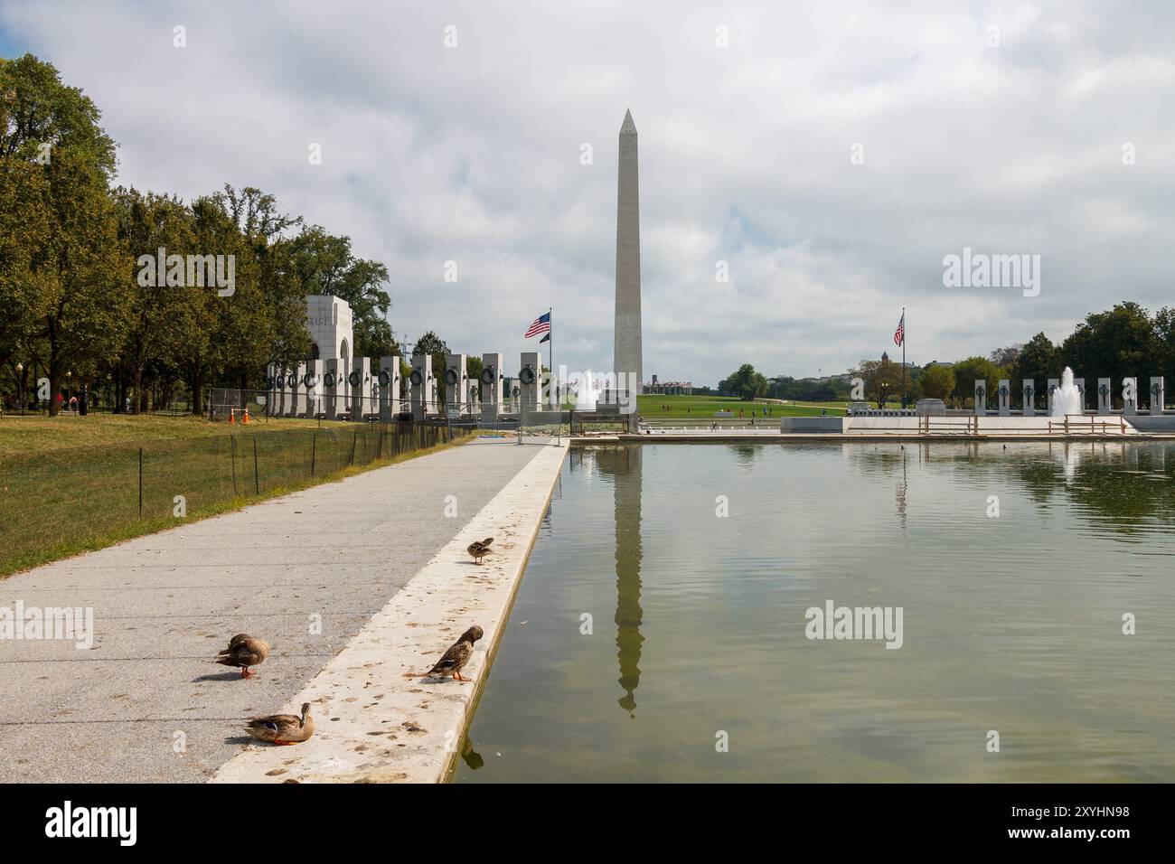 L'obelisco del monumento a Washington e il memoriale della seconda guerra mondiale a Washington DC, USA Foto Stock