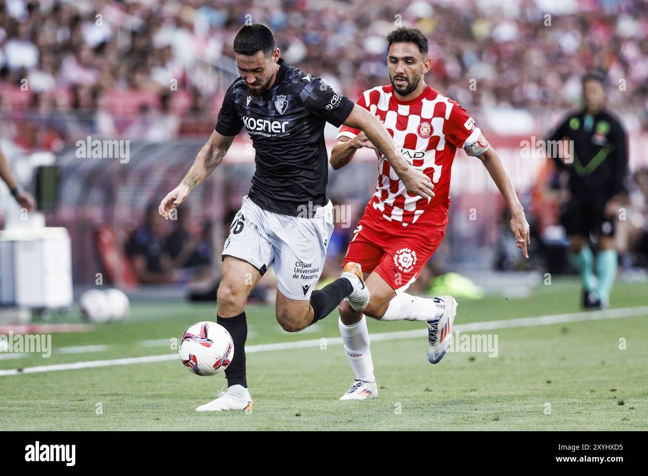 Moi Gomez di CA Osasuna e Ivan Martin di Girona durante il campionato spagnolo di calcio la Liga tra Girona FC e CA Osasuna il 29 agosto 2024 all'Estadio de Montilivi di Girona, Spagna Foto Stock