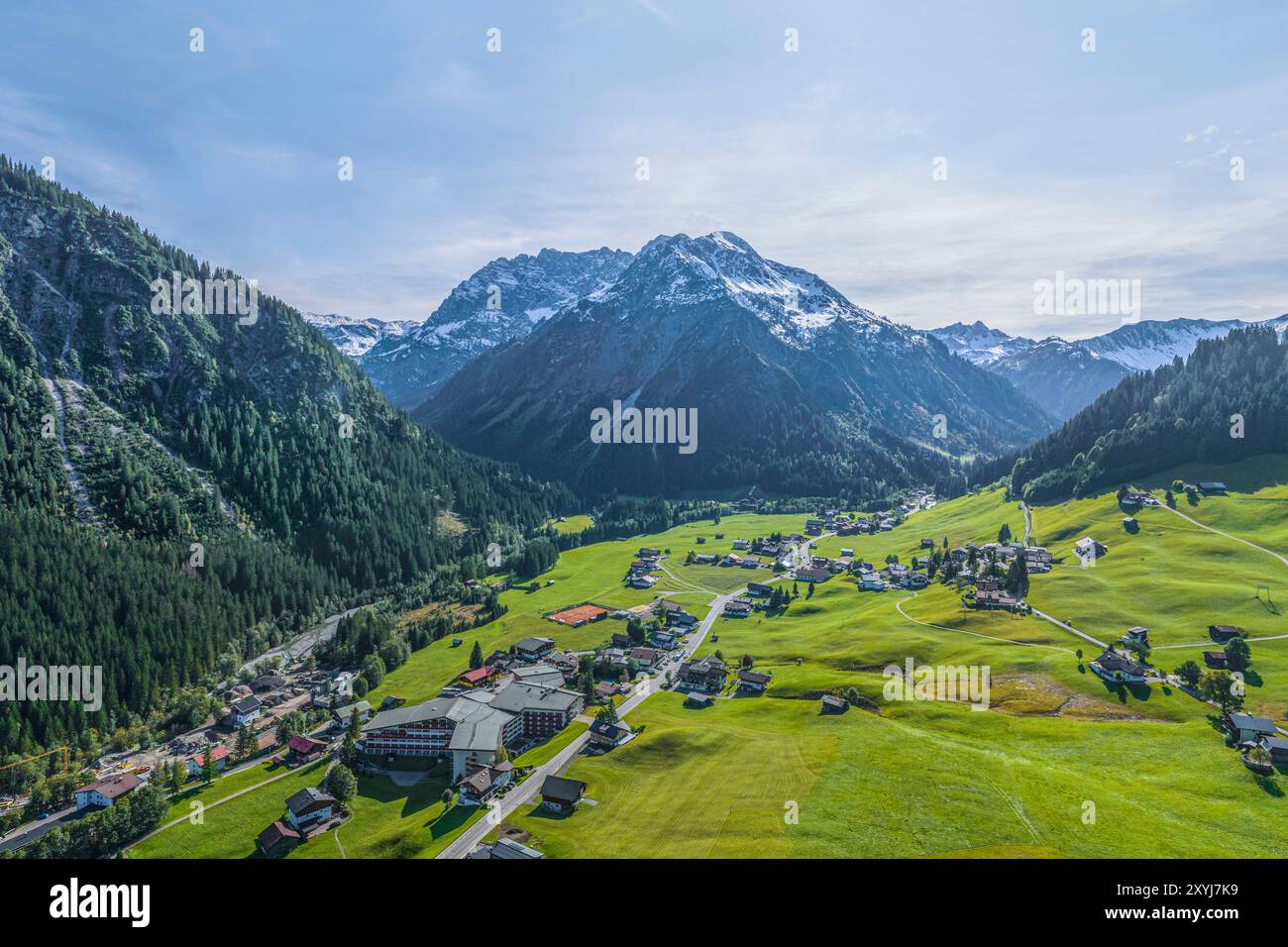 Natura autunnale nella parte posteriore della Kleinwalsertal intorno al comune di Mittelberg Foto Stock