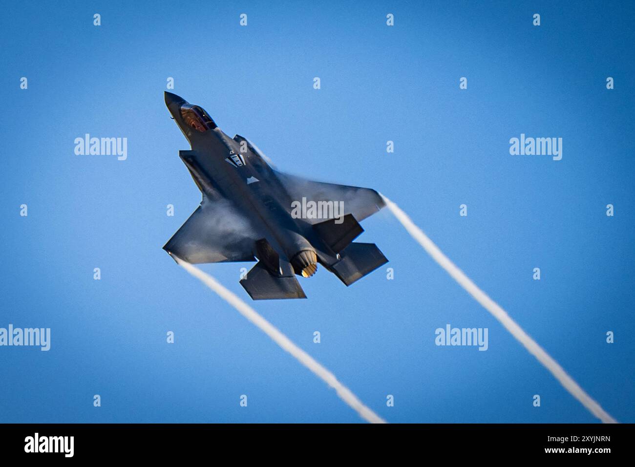 A U.S. Air Force F-35A Lightning II Maneuvers during Exercise Agile Flag 24-3 in Santa Maria, California, 5 agosto 2024. AGILE FLAG 24-3 è un complesso, Foto Stock