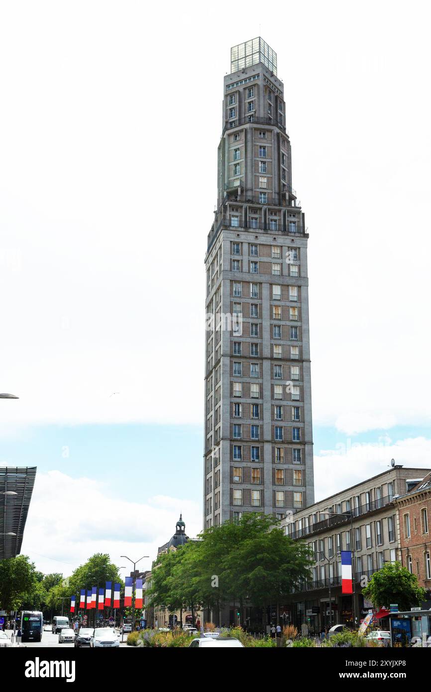 Il primo grattacielo della Francia Tour Perret (Perret Tower) è un grattacielo residenziale di 29 piani, 110 m (360 piedi) ad Amiens, in Francia Foto Stock