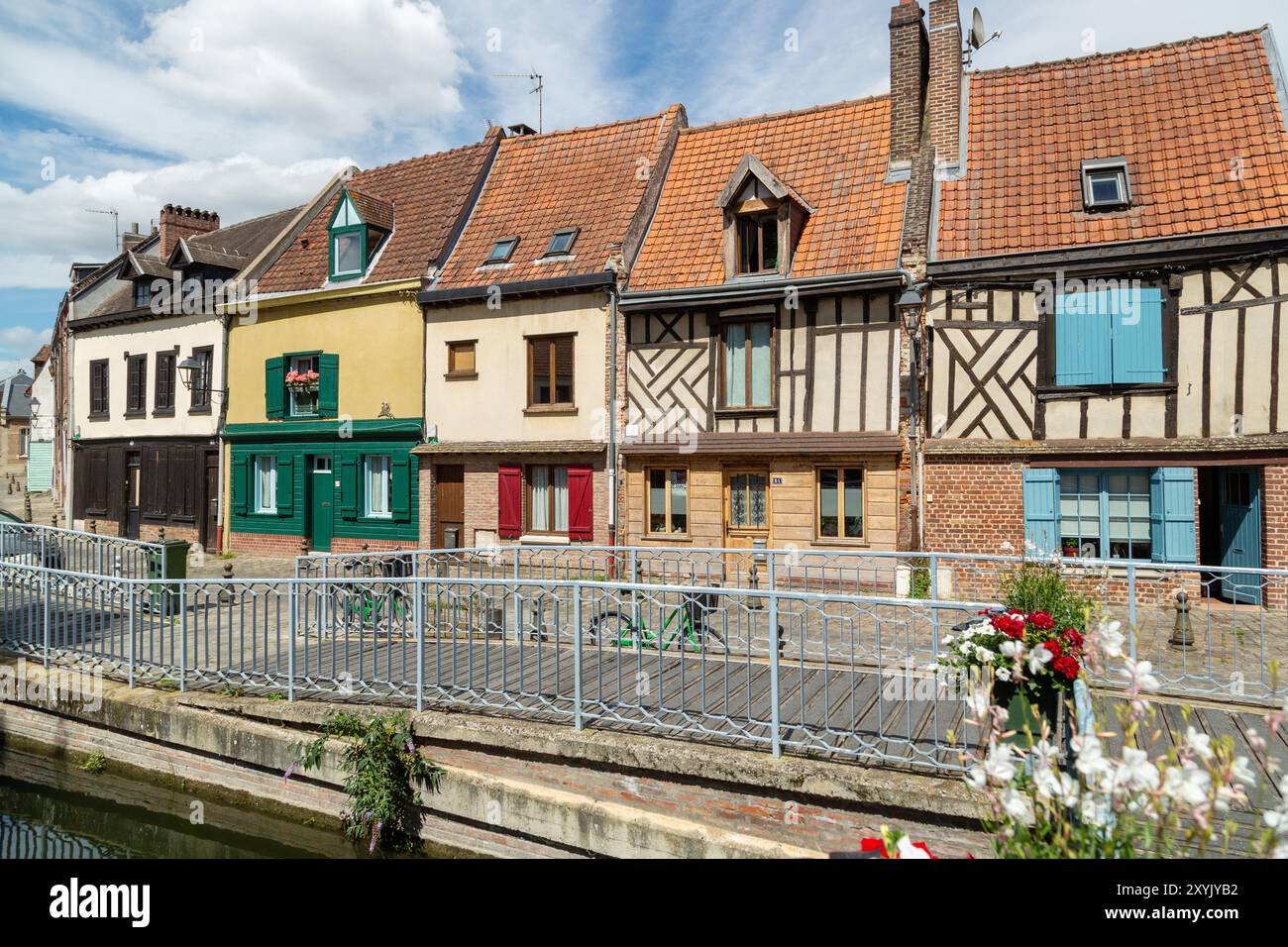 Tradizionali case in legno nel quartiere Saint Leu di Amiens, Piccardia, Francia Foto Stock