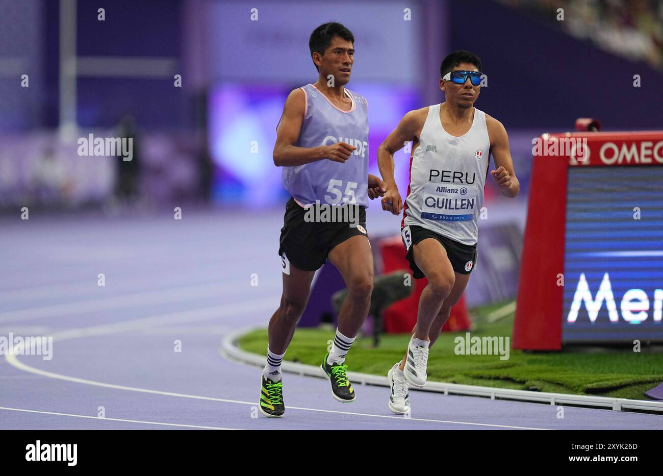 Agosto 30 2024: Rosbil Guillen del Perù in azione nella finale maschile 5000m - T11 durante i Giochi Paralimpici di Parigi 2024 allo Stade de France, Parigi, Francia. Ulrik Pedersen/CSM. Foto Stock