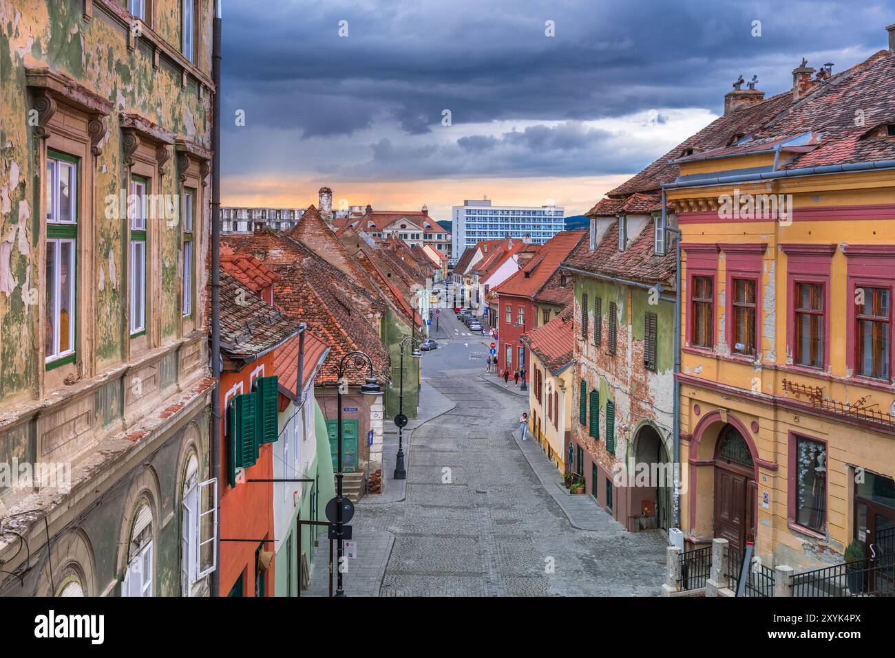 Sibiu, Romania. Centro storico della città medievale sassone nella famosa Transilvania, sito di viaggi in Europa orientale. Foto Stock