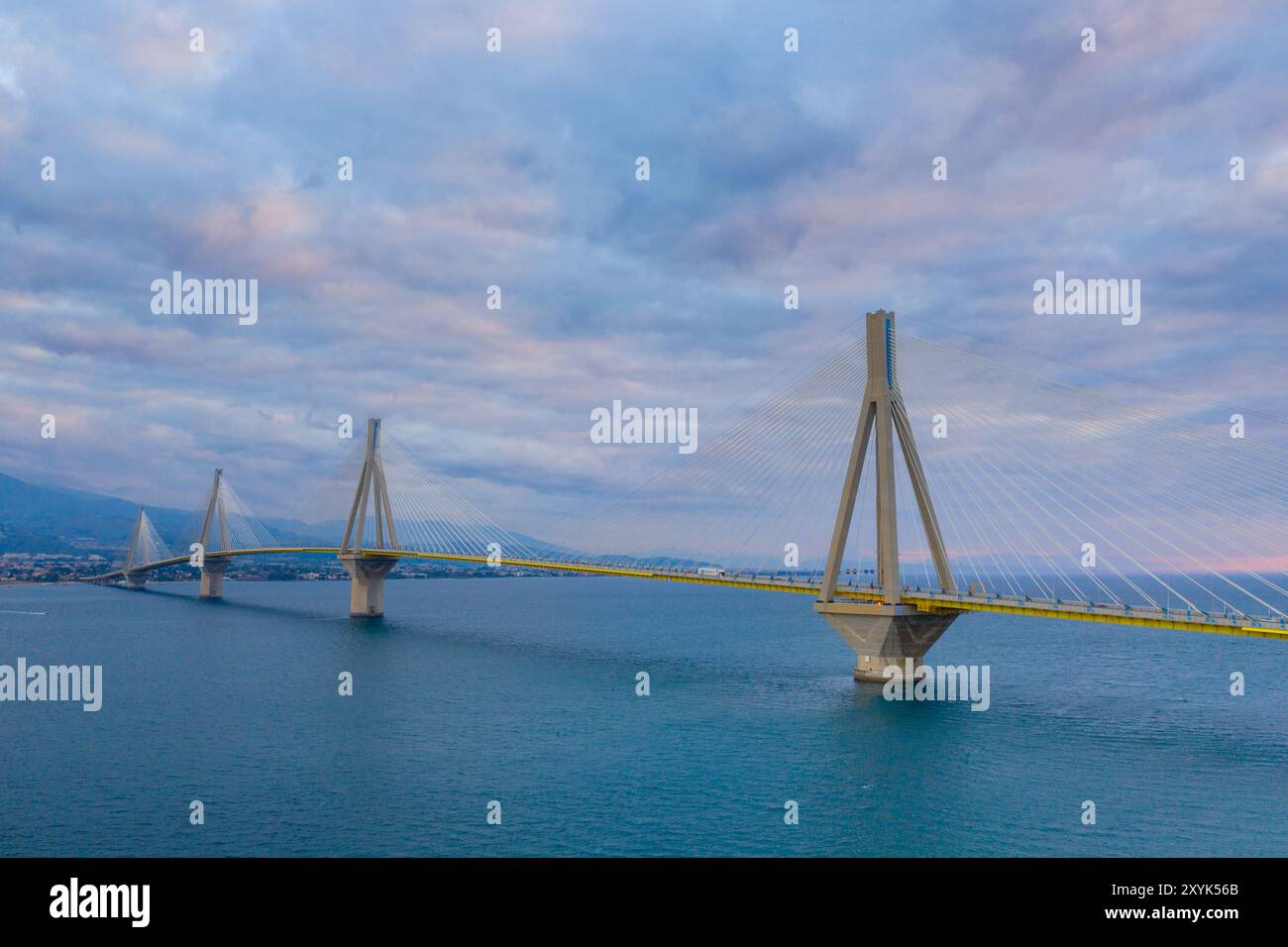 Il ponte Rio-Antirrio, ufficialmente il ponte Charilaos Trikoupis, ponti strallati a più campate più lunghi, Grecia Foto Stock