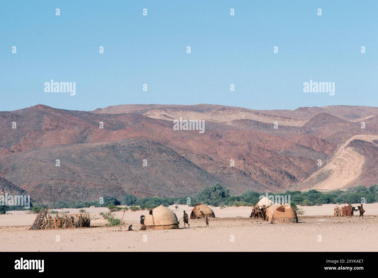 Villaggio nel deserto, Namibia. Foto Stock