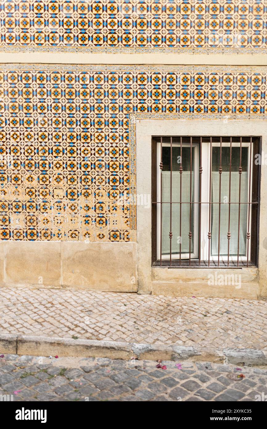 Mattonelle sulle strade di Lisbona Foto Stock