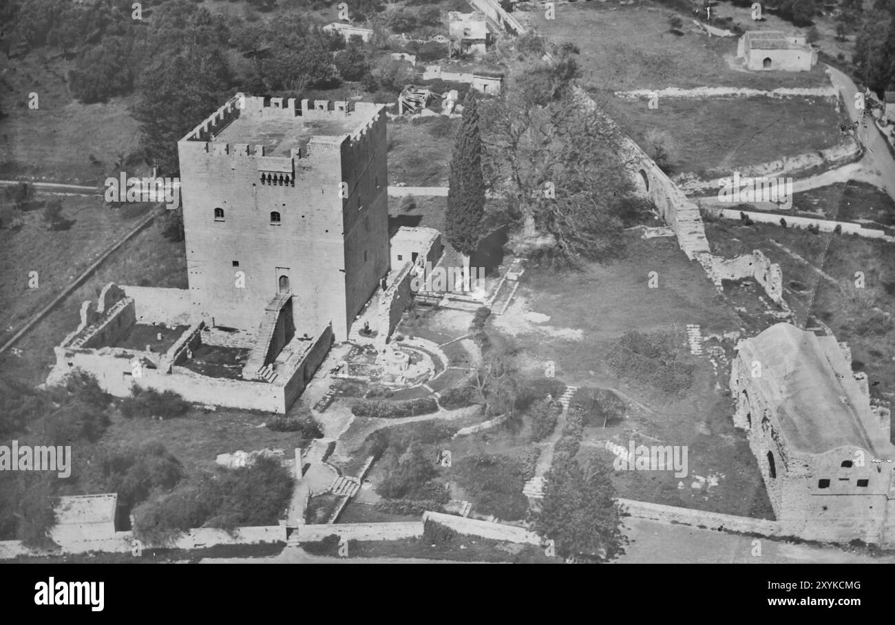 Vecchia foto aerea in bianco e nero scansionata del Castello di Kolossi, del 1970 , vicino a Limassol, Cipro. Foto Stock