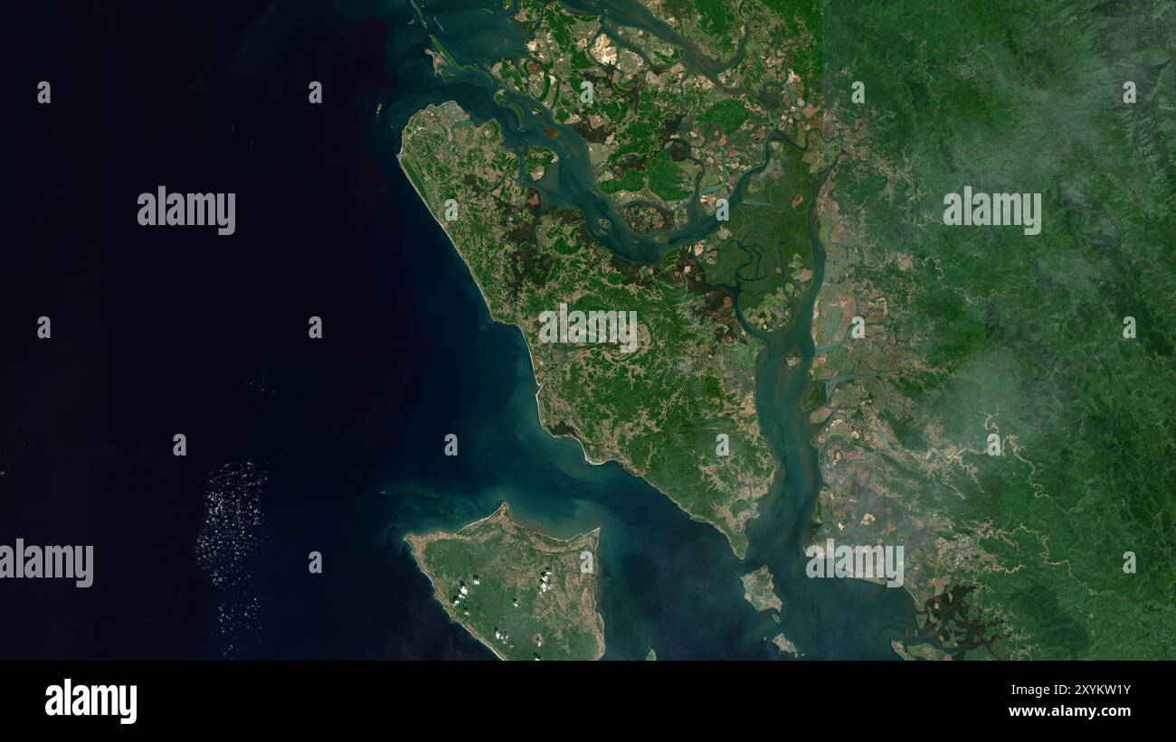 Ramree Island nella Baia del Bengala su un'immagine satellitare scattata il 14 novembre 2022 Foto Stock