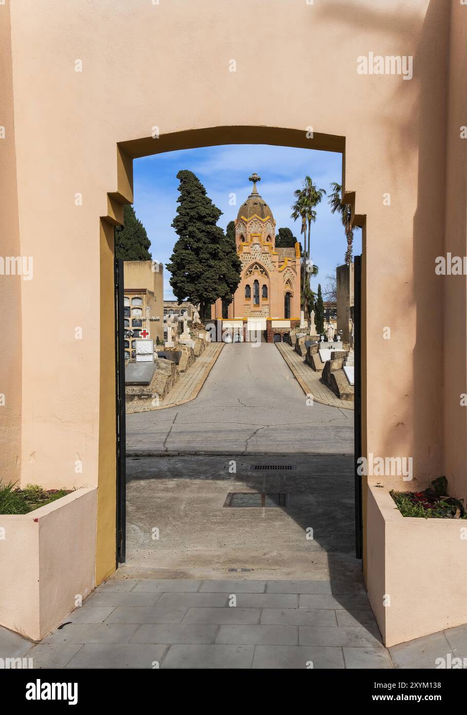 Vista della cappella del cimitero Les Corts a Barcellona, Spagna, Europa Foto Stock
