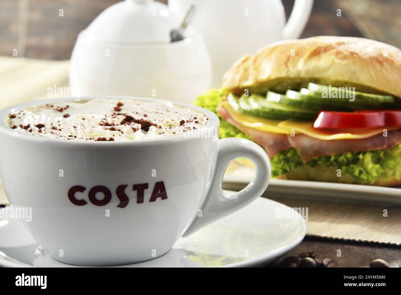 Costa Coffee è una multinazionale britannica con sede a Dunstable, Bedfordshire, seconda catena di caffetterie più grande al mondo Foto Stock