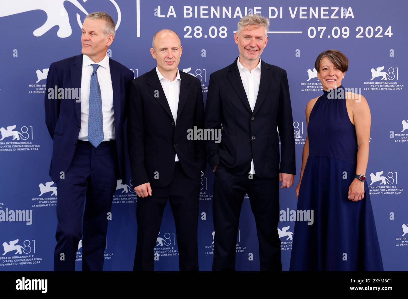 Peter Worsley, Sam Rice-Edwards, Kevin Macdonald e Alice Webb beim Photocall zum Dokumentarfilm One to One: John & Yoko auf der Biennale di Venezia 2024 / 81. Internationale Filmfestspiele von Venedig in Palazzo del Casinò. Venedig, 30.08.2024 *** Peter Worsley, Sam Rice Edwards, Kevin Macdonald e Alice Webb al photocall per il documentario One to One John Yoko alla Biennale di Venezia 2024 81 Mostra Internazionale d'Arte cinematografica di Venezia al Palazzo del Casinò di Venezia, 30 08 2024 foto:xD.xBedrosianx/xFuturexImagex One 4808 Foto Stock