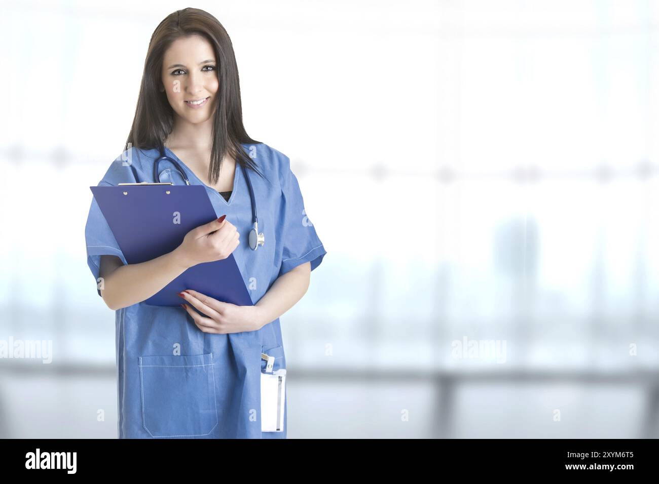 Giovani donne medico con un pad e uno stetoscopio Foto Stock