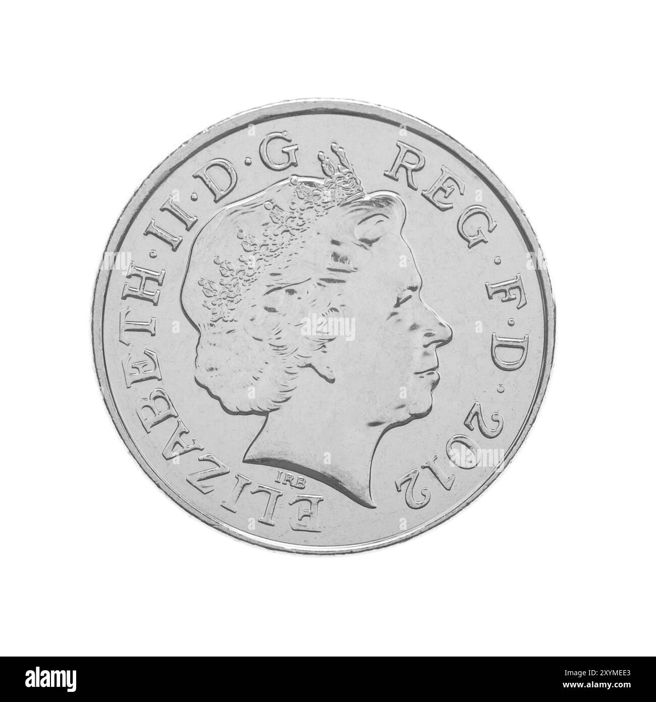 Controverso inglese Ten Pence Coin che mostra la regina Elisabetta la seconda. Isolato su sfondo bianco Foto Stock