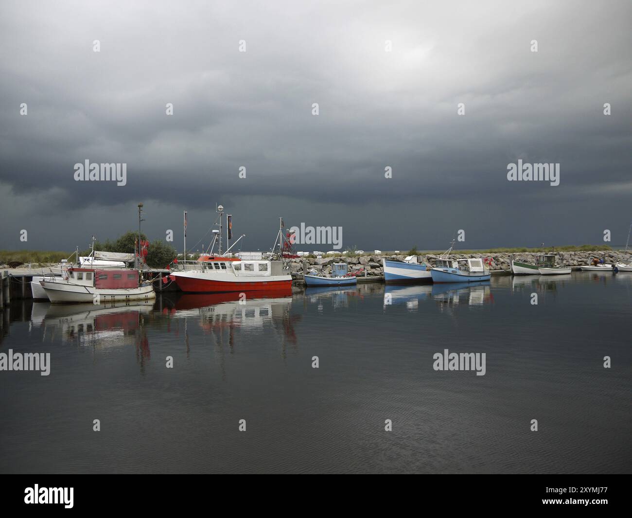 Umore tempestoso su Kuehlungsborn. Si sta preparando una tempesta Foto Stock