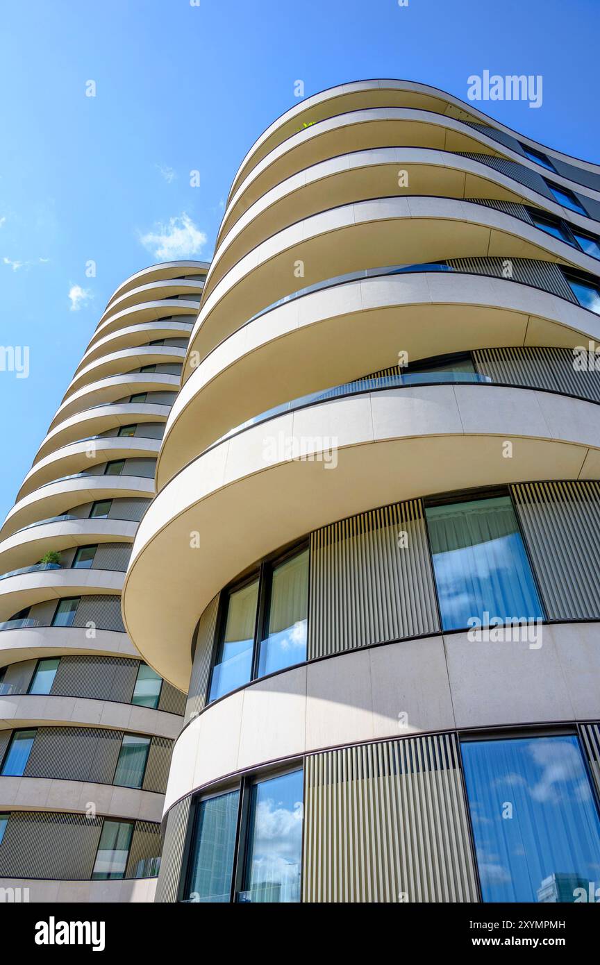 Londra, Regno Unito. Edificio di appartamenti Riverwalk (Stanton Williams - 2015) al 157-161 Millbank presso il ponte Vauxhall Foto Stock