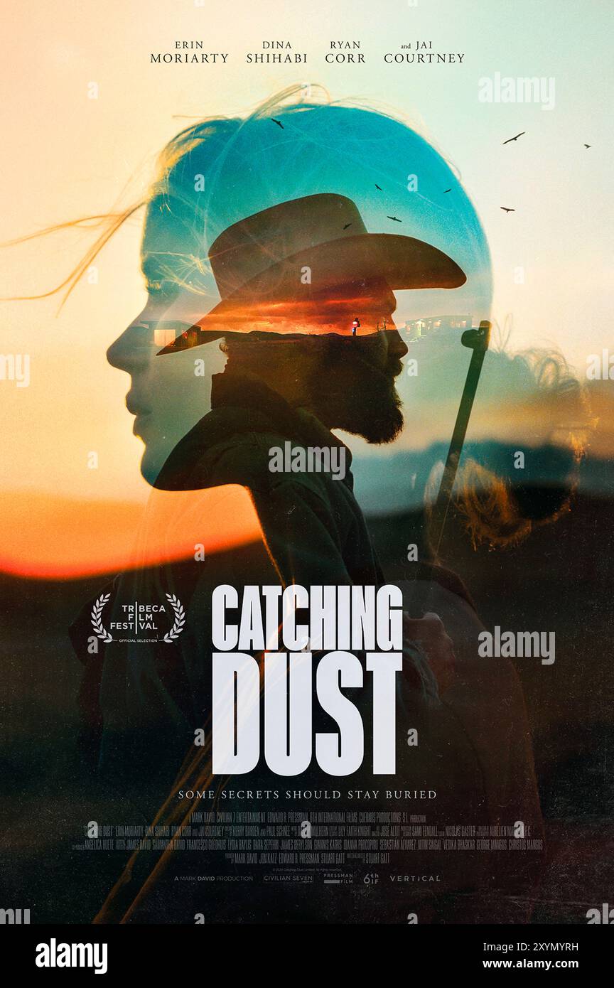 Catching Dust (2023) diretto da Stuart GATT e interpretato da Erin Moriarty, Jai Courtney e Dina Shihabi. Ambientato in un remoto comune del deserto, questo teso dramma segue il viaggio di una giovane donna che cerca di sfuggire al controllo tossico del suo partner mentre i nuovi arrivi distruggono il delicato equilibrio del loro mondo isolato. US un foglio poster ***SOLO PER USO EDITORIALE***. Credito: BFA / intrattenimento verticale Foto Stock