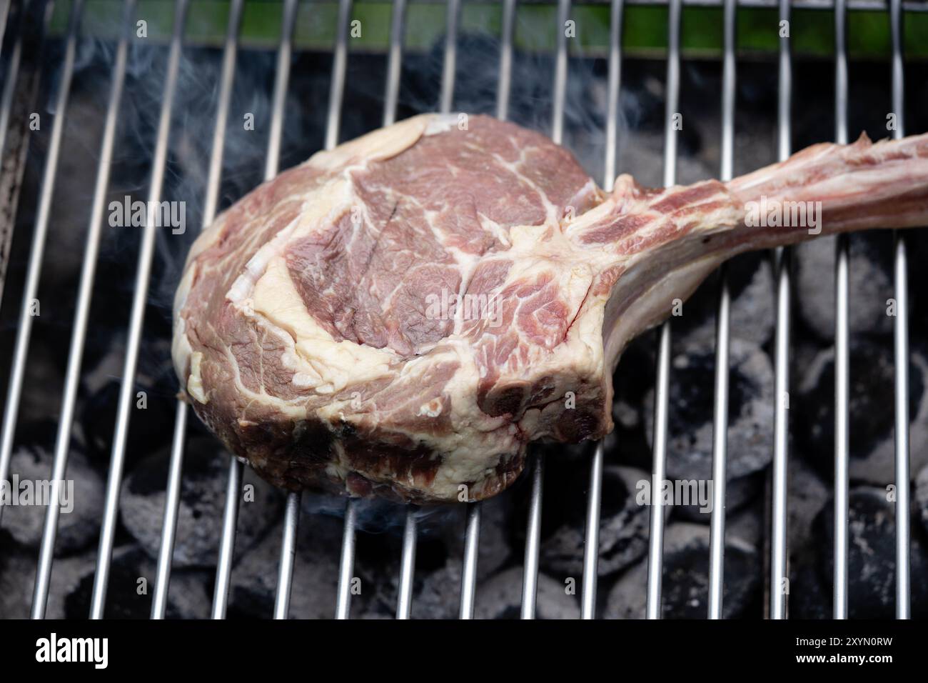 tomahawk bistecca alla griglia Foto Stock