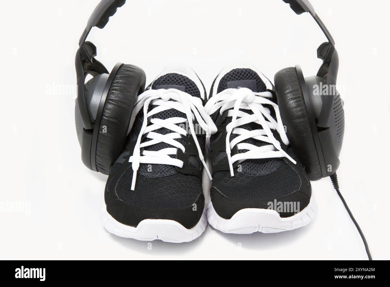 Scarpe sportive, scarpe da jogging su sfondo bianco Foto Stock