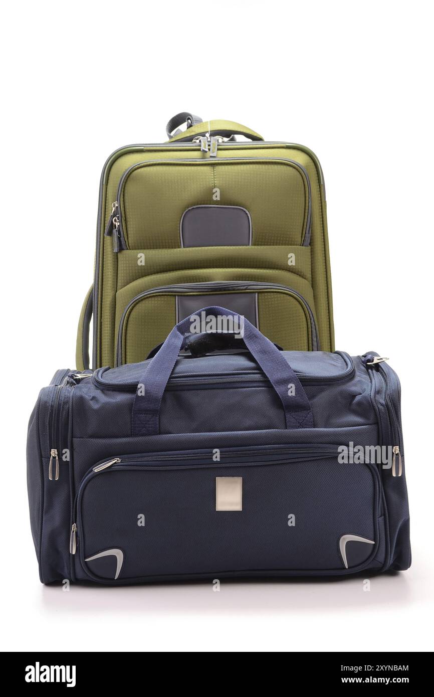 Bagagli costituito da grandi valigie isolato su bianco Foto Stock