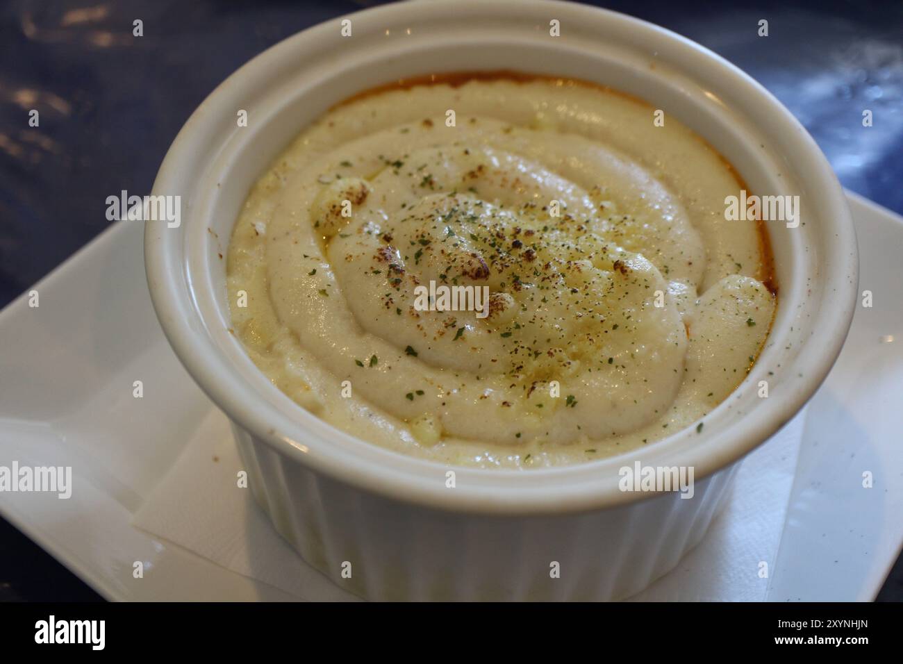 Cucina greca: Moussaka di melanzane e patate Foto Stock