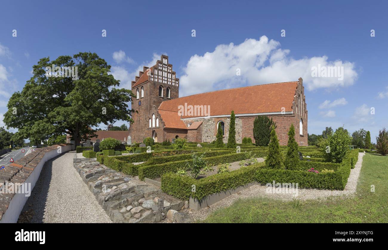 Melby, Danimarca, 11 luglio 2016: Tradizionale chiesa danese in mattoni nel villaggio di Melby, Europa Foto Stock