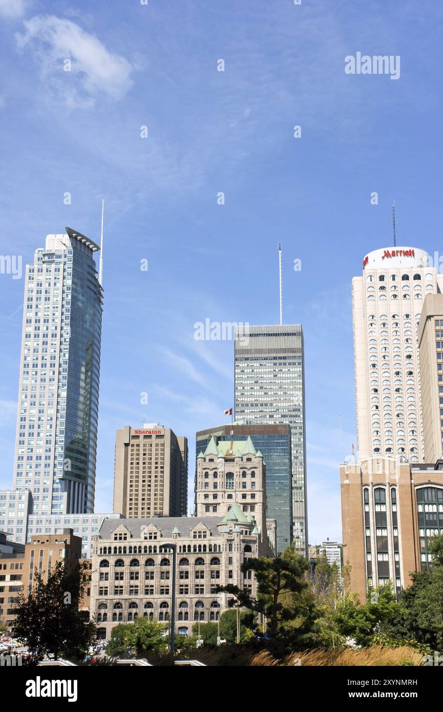 Montreal, Canada, 19 agosto 2008: Grattacieli e vecchia stazione Windsor nel centro di Montreal. La stazione di Windsor fu costruita a Montreal tra il 1887 e il 18 Foto Stock