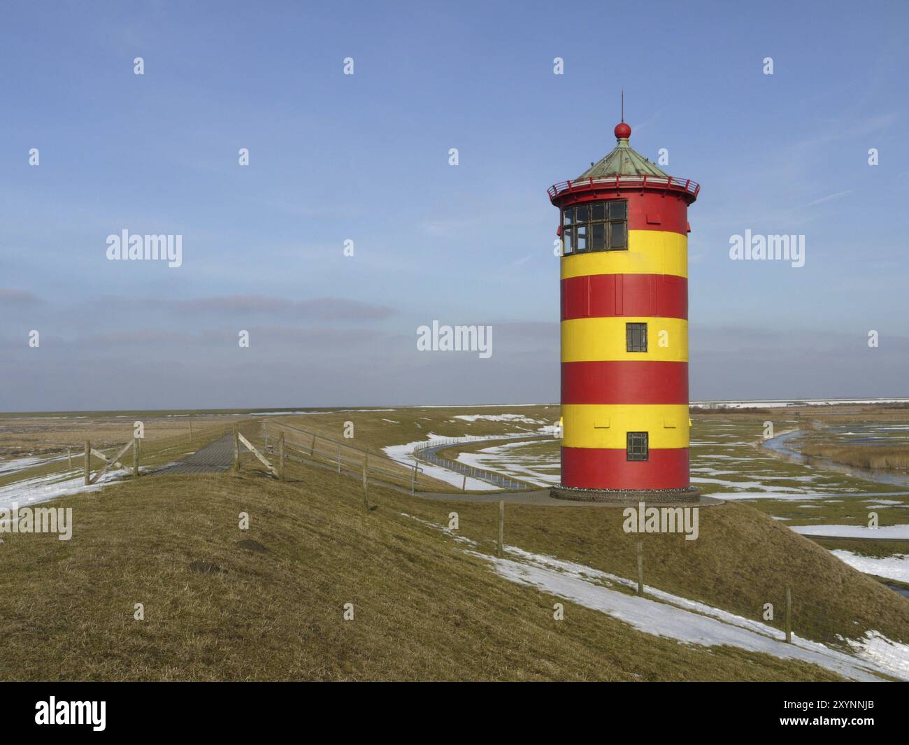 Oggi il faro di Pilsum funge da ufficio di registrazione ed è un'attrazione turistica nella Frisia orientale. (Quando si utilizza l'immagine, assicurarsi che il Foto Stock