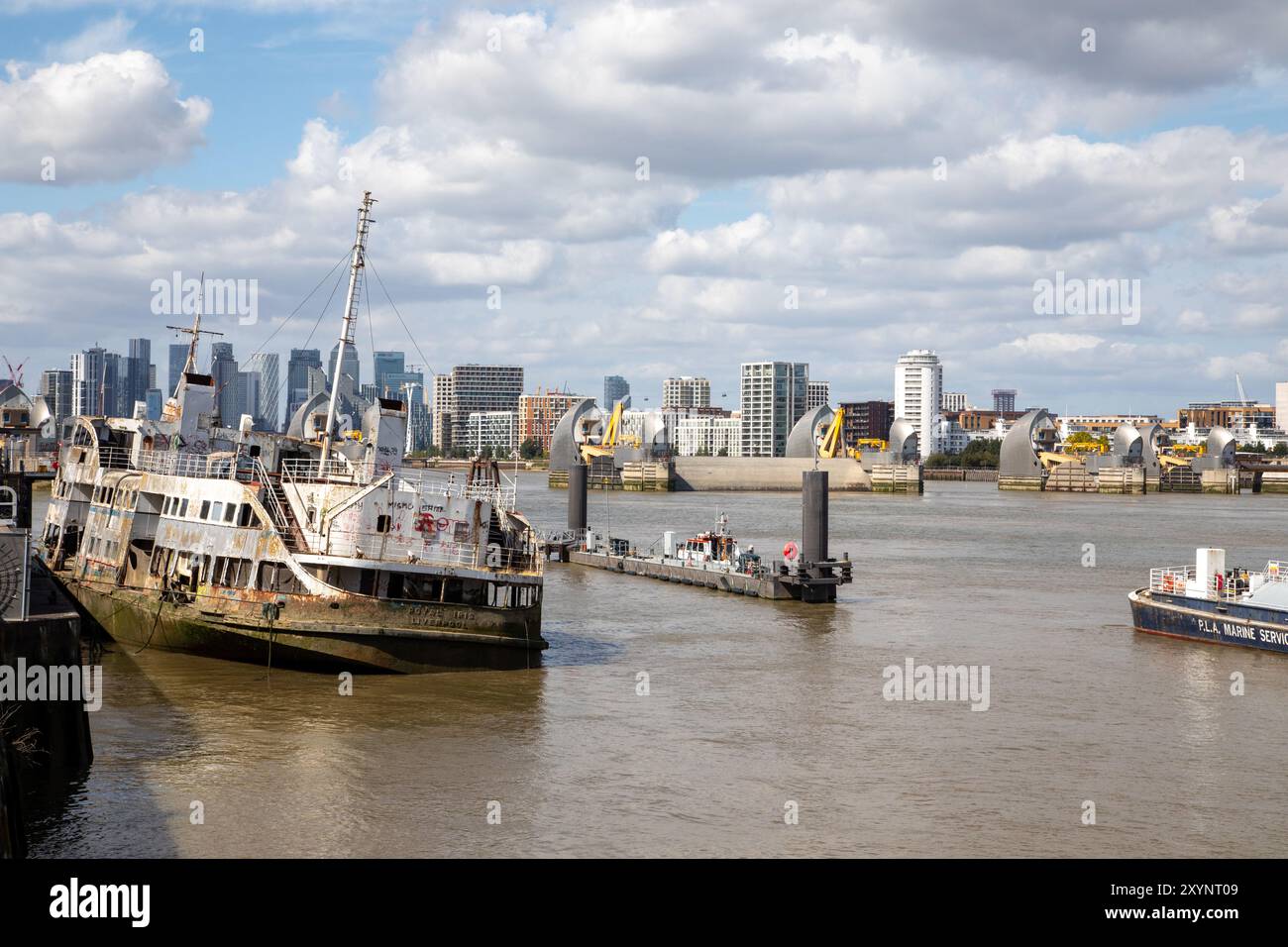 IL naufragio DELLA MV Royal Iris a Charlton, Londra, sul Tamigi. Il 21 giugno 1977, Royal Iris portò la regina Elisabetta II nel suo Giubileo d'argento. Foto Stock