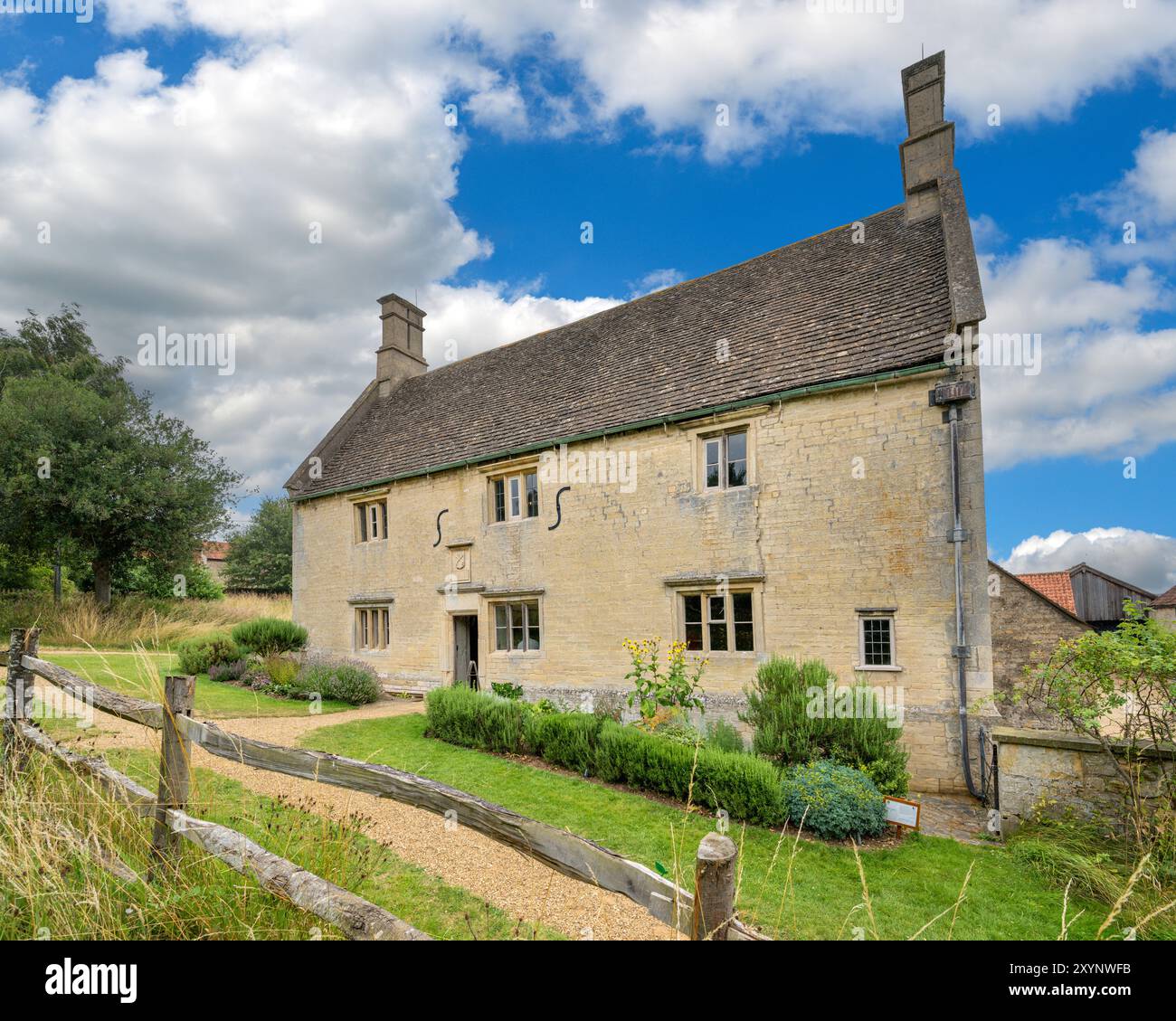 Woolsthorpe Manor, la casa di famiglia di Sir Isaac Newton, vicino a Grantham, Lincolnshire, Inghilterra, Regno Unito Foto Stock