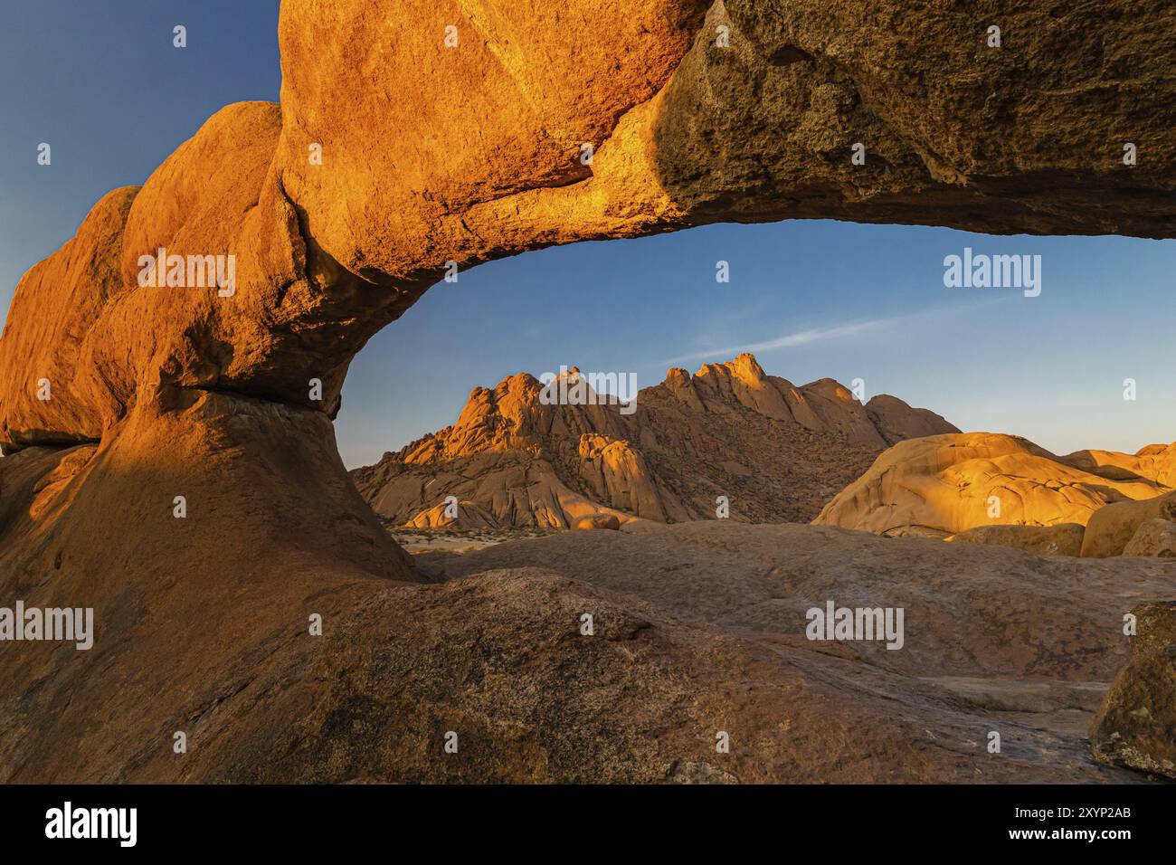 Arco nella zona di Spitzkoppe in Namibia Foto Stock