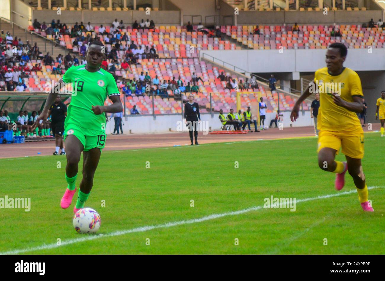 ABUJA, NIGRRIA - 5 APRILE: Ihezuo Chinwendu Veronica della Nigeria durante la marcia delle qualificazioni olimpiche della CAF tra i Super Falcons della Nigeria e. Foto Stock