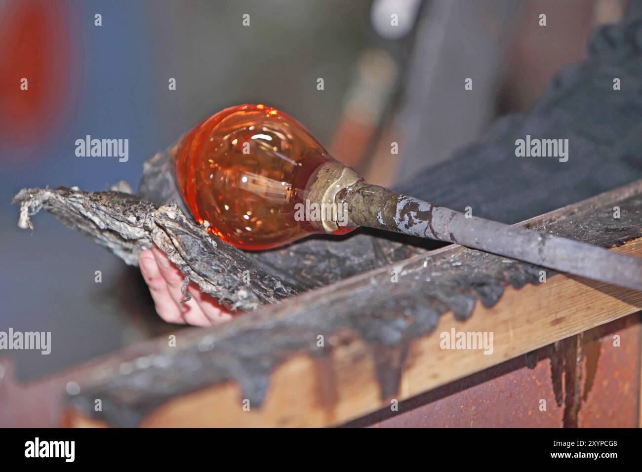 Soffiatura del vetro, Gernsheim, Renania settentrionale-Vestfalia, Germania, Europa Foto Stock