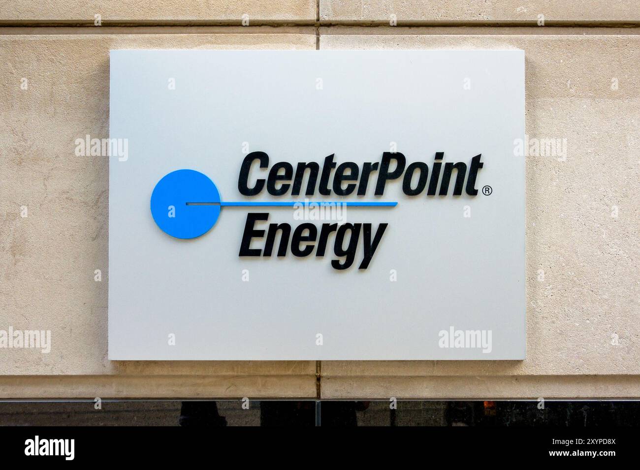 MINNEAPOLIS, Minnesota, USA - 25 AGOSTO 2024: Logo esterno e marchio Centerpoint Energy. Foto Stock