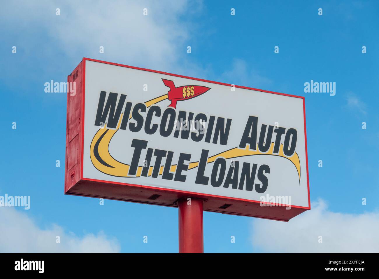 HUDSON, WISCONSIN, USA - 27 AGOSTO 2024: Wisconsin Auto Title Loans, firma esterna e logo del marchio. Foto Stock