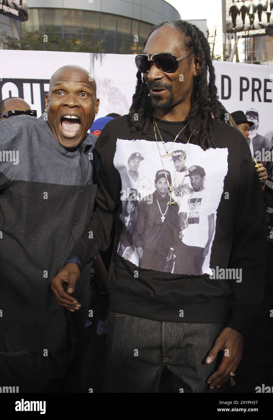 Snoop Dogg e Big Boi alla prima di Los Angeles di "Straight Outta Compton" tenutasi al Microsoft Theater di Los Angeles, USA il 10 agosto 2015 Foto Stock