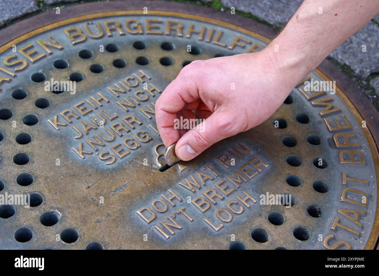 Bremen Hole, scatola di donazioni sotterranea. Ogni volta che viene inserita una moneta, si sente una voce diversa dal famoso quartetto dei musicisti della città di Brema Foto Stock