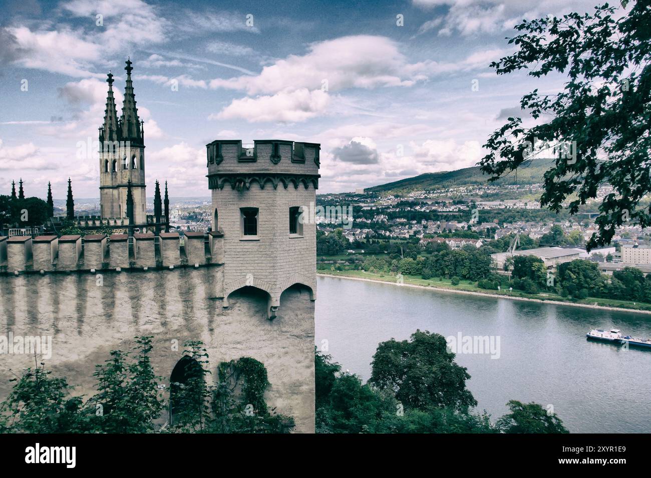 Germania, Burg Stolzenfels. Luogo di interesse in Renania-Palatinato. Vecchio castello di Stolzenfels sul Reno vicino a Coblenza. 11 ottobre 2014 Foto Stock