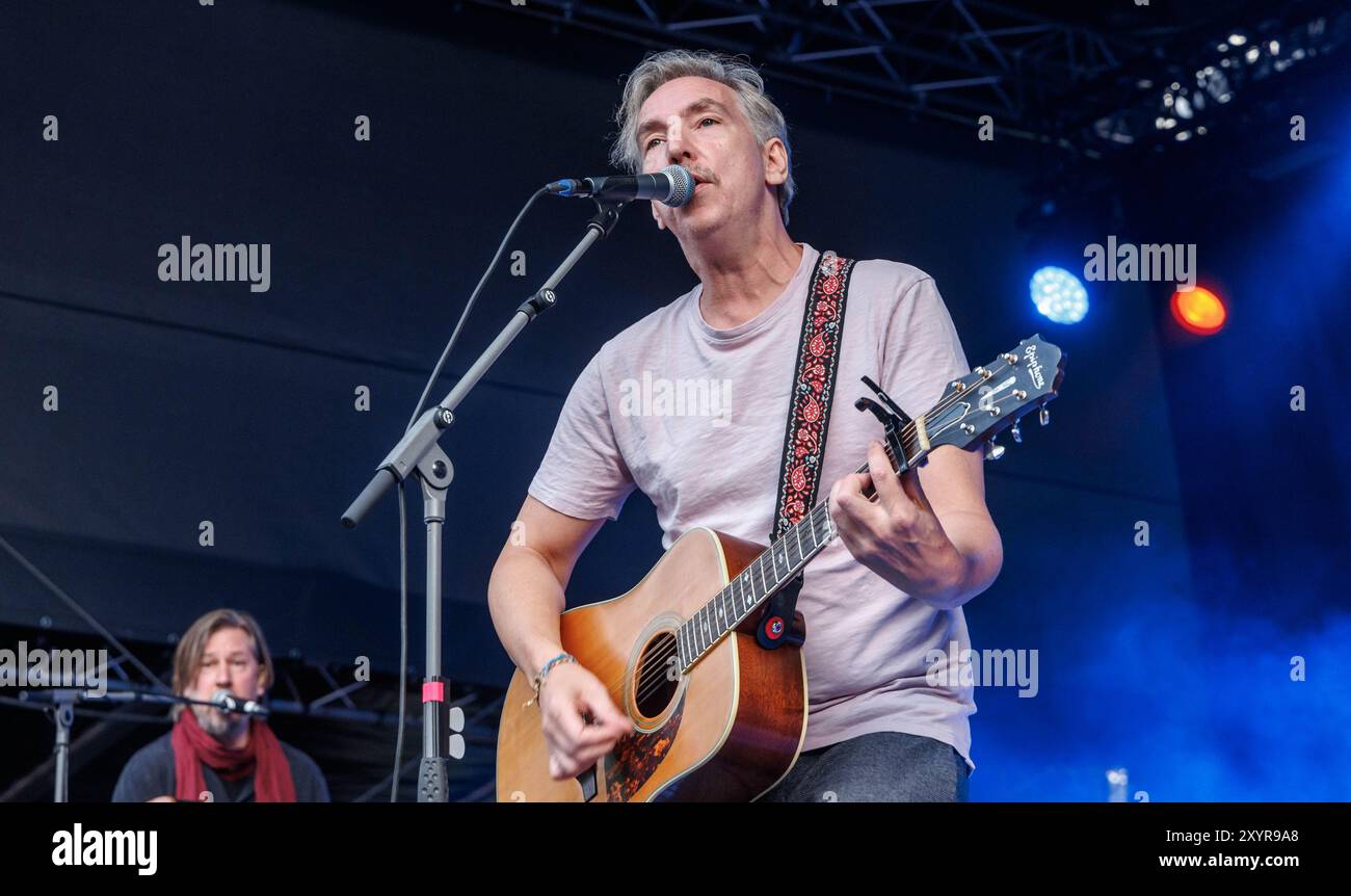 Jamel, Germania. 30 agosto 2024. Il musicista di Amburgo Olli Schulz suona come ospite a sorpresa il primo giorno del festival "Jamel rockt den Förster". Credito: Markus Scholz/dpa/Alamy Live News Foto Stock