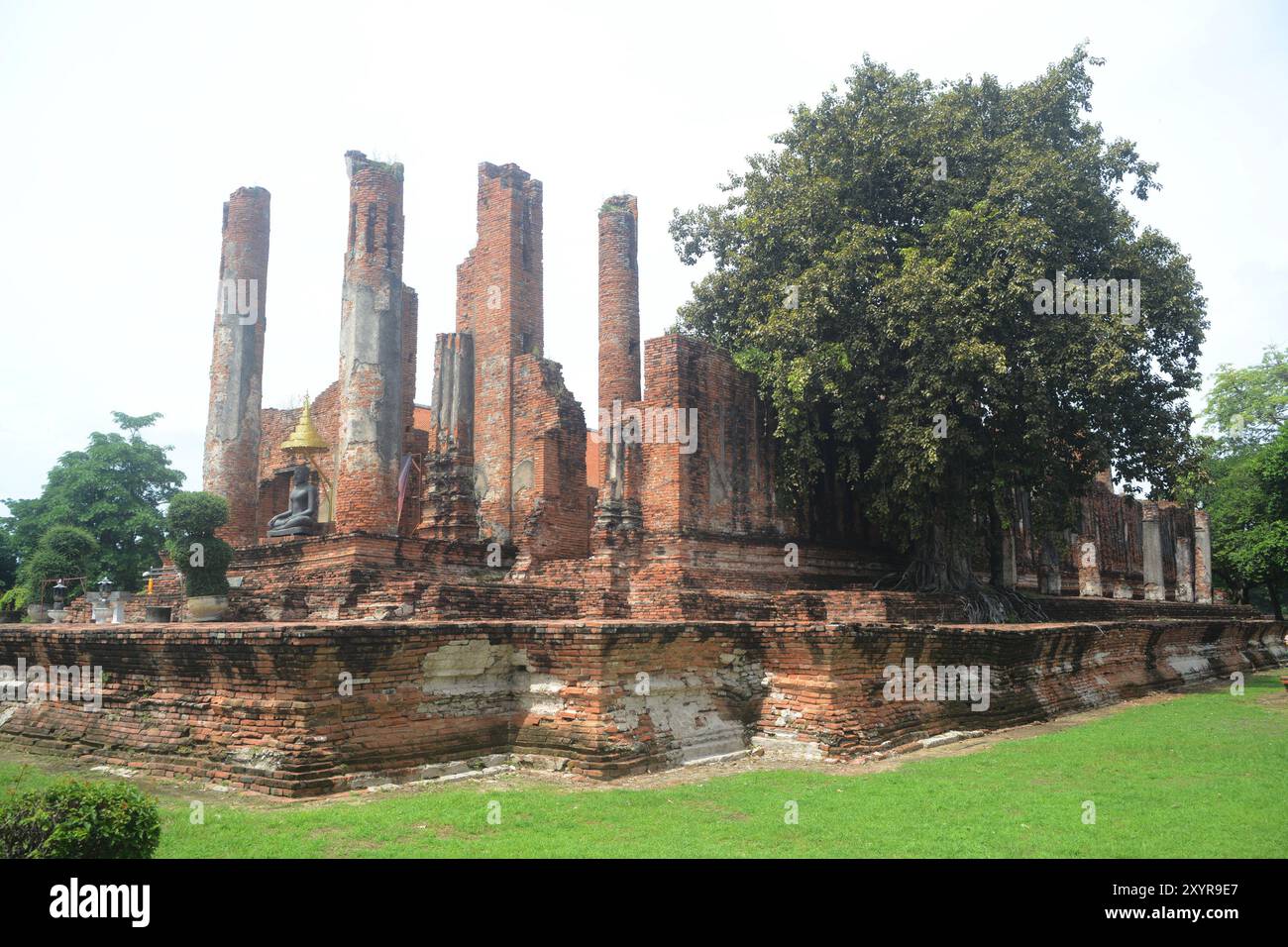 Buddha a Main Vihara è costruito interamente in mattoni rossi. Deteriorato nel tempo, ma mostra anche la grandezza e indica l'antica architettura. Foto Stock