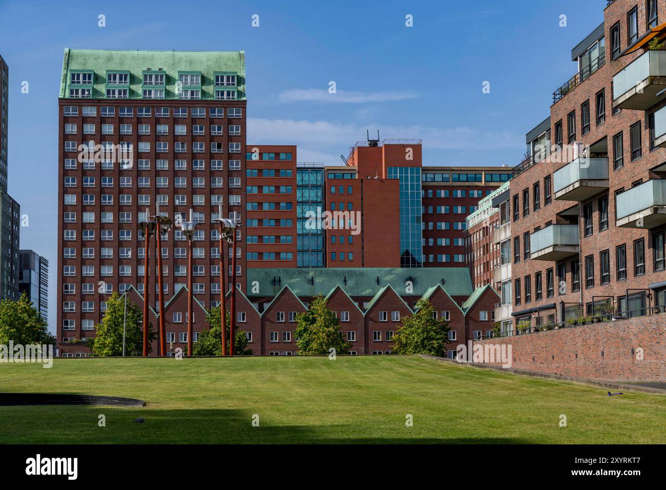 Edifici residenziali in stile magazzino, sulla Spoorweghaven, nel quartiere Kop van Zuid-Entrepot, Rotterdam, Paesi Bassi Foto Stock