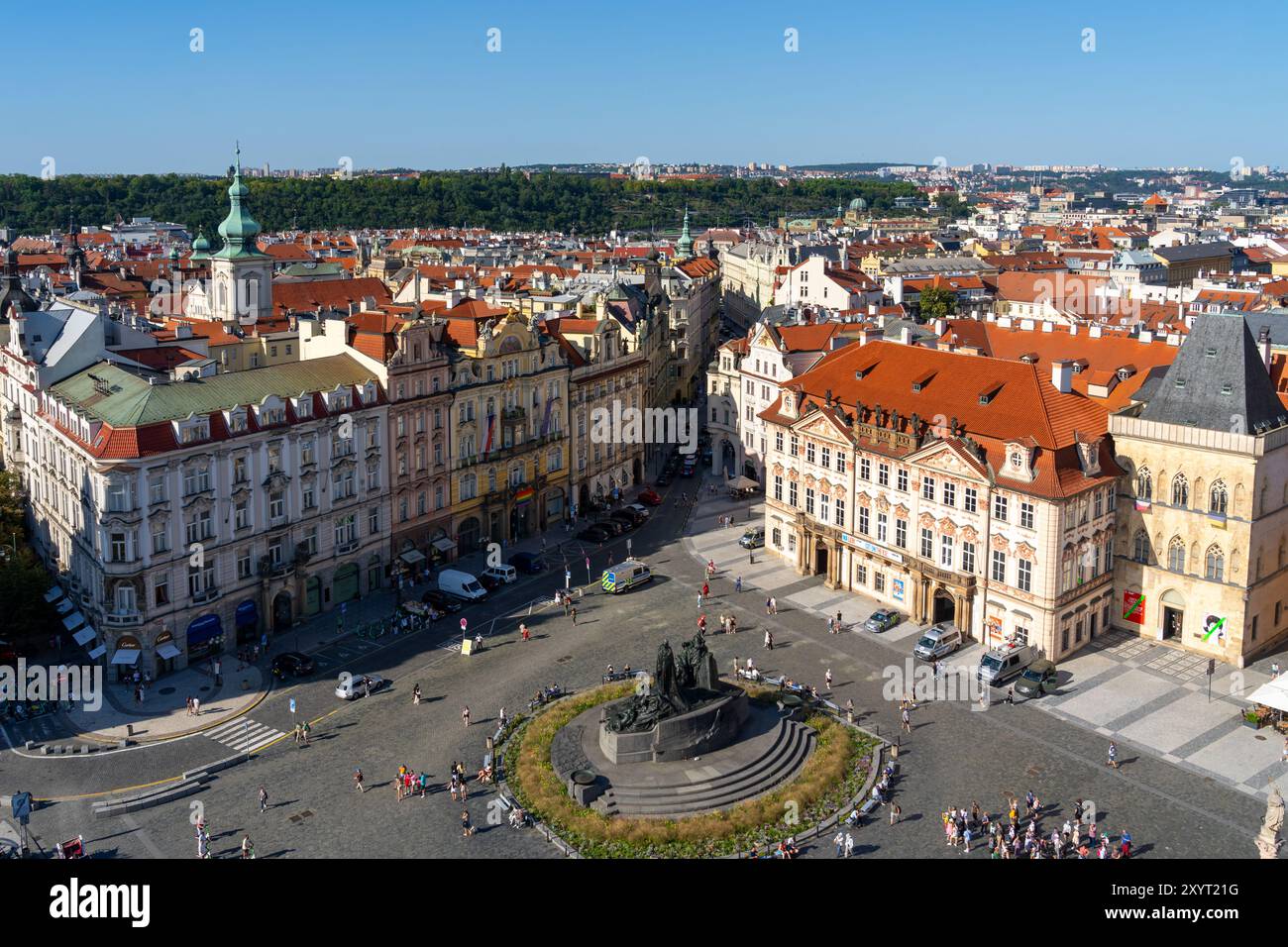 Praga, Repubblica Ceca - 6 agosto 2024: Vista dall'alto della Piazza della città Vecchia a Praga, Repubblica Ceca. Foto Stock
