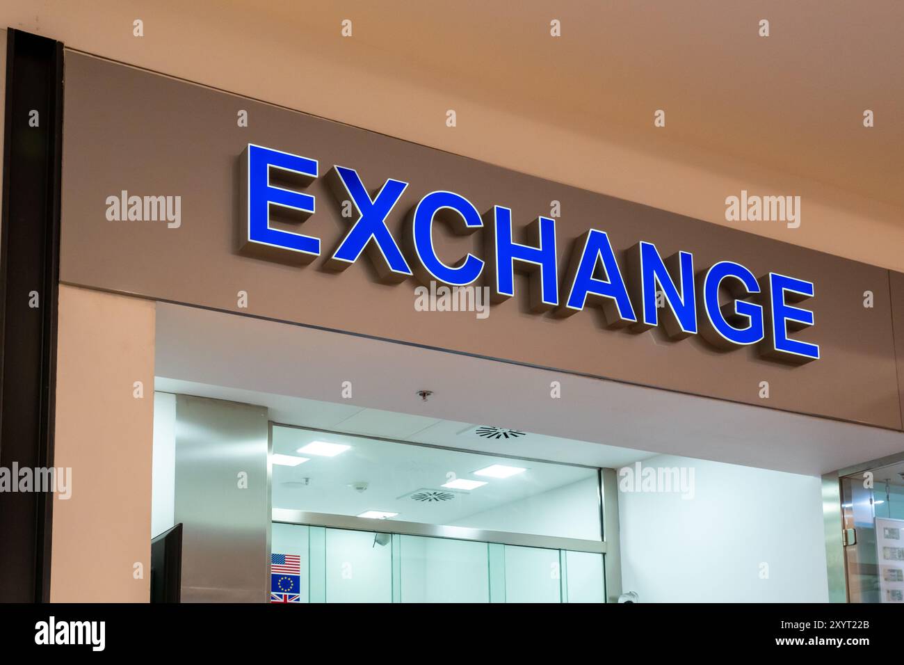 Insegna DI CAMBIO presso un ufficio di cambio valuta a Praga, Repubblica Ceca Foto Stock