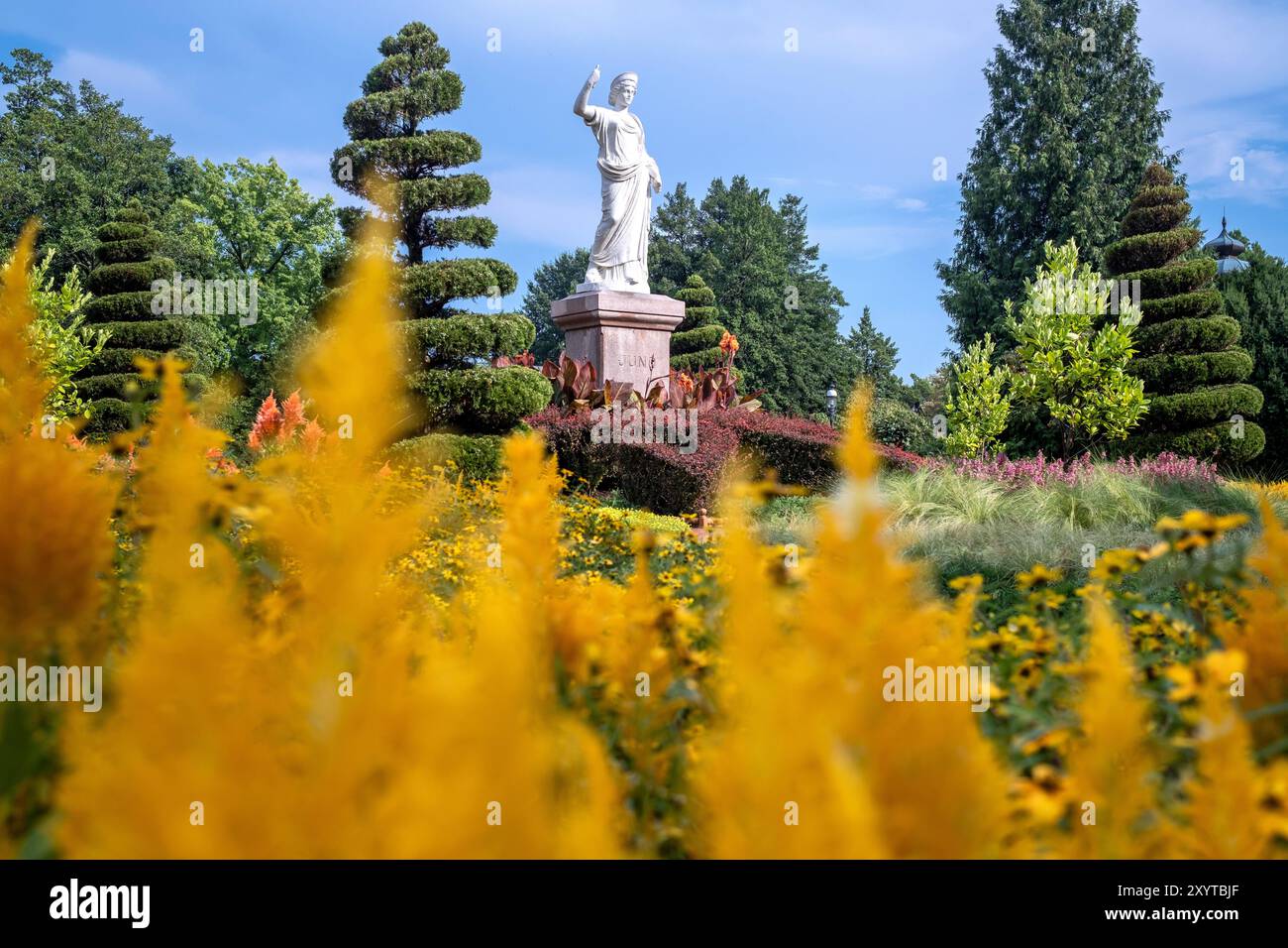 Una statua di Juno al Missouri Botanical Garden di St. Louis, Missouri, USA Foto Stock