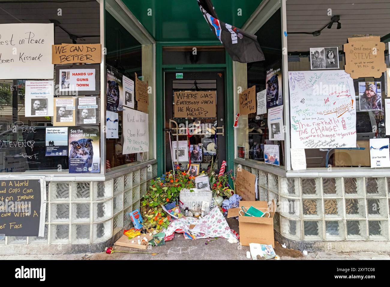 Un memoriale in Front Street per Steven Kissack - 25 luglio 2024 - Juneau, Alaska, USA Foto Stock