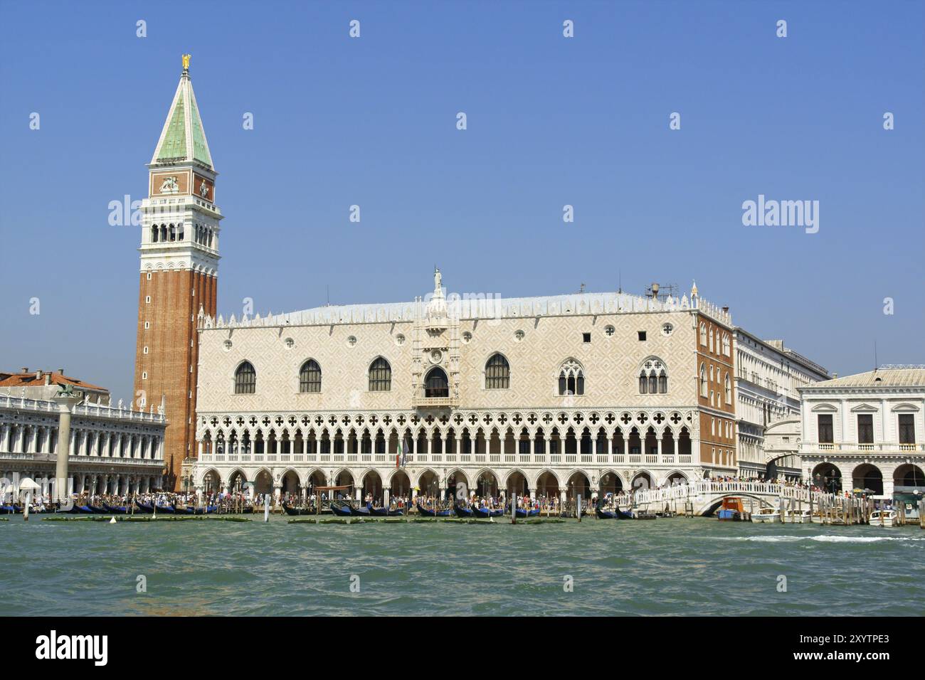 Venezia, Italia, 21 agosto 2012: Palazzo Ducale, Campanile di San Marco e Ponte dei Sospiri Foto Stock