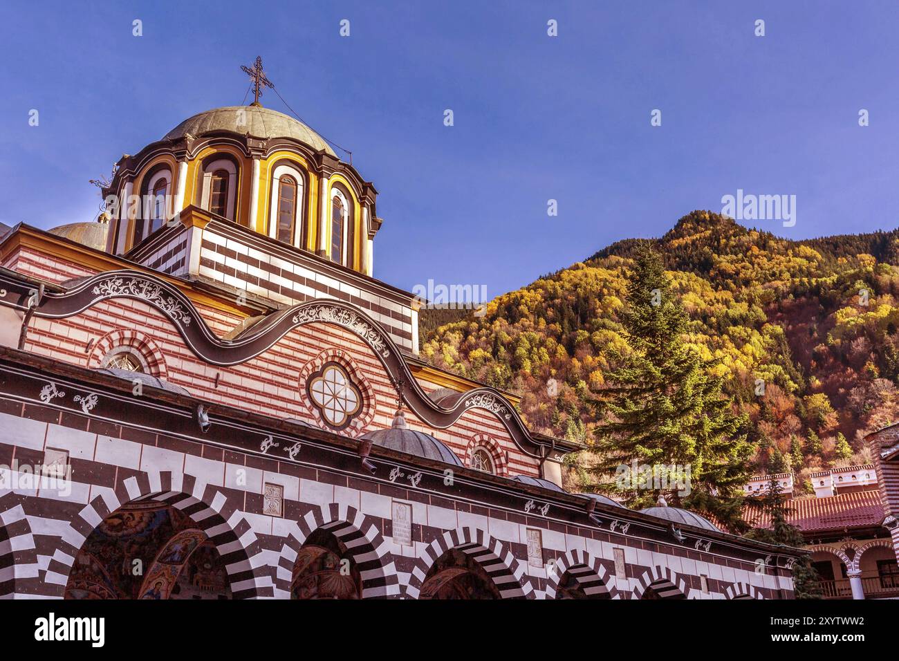 Bulgaria, splendida chiesa nel famoso monastero di Rila, patrimonio dell'umanità dell'UNESCO, monastero di Rilsky, Europa Foto Stock