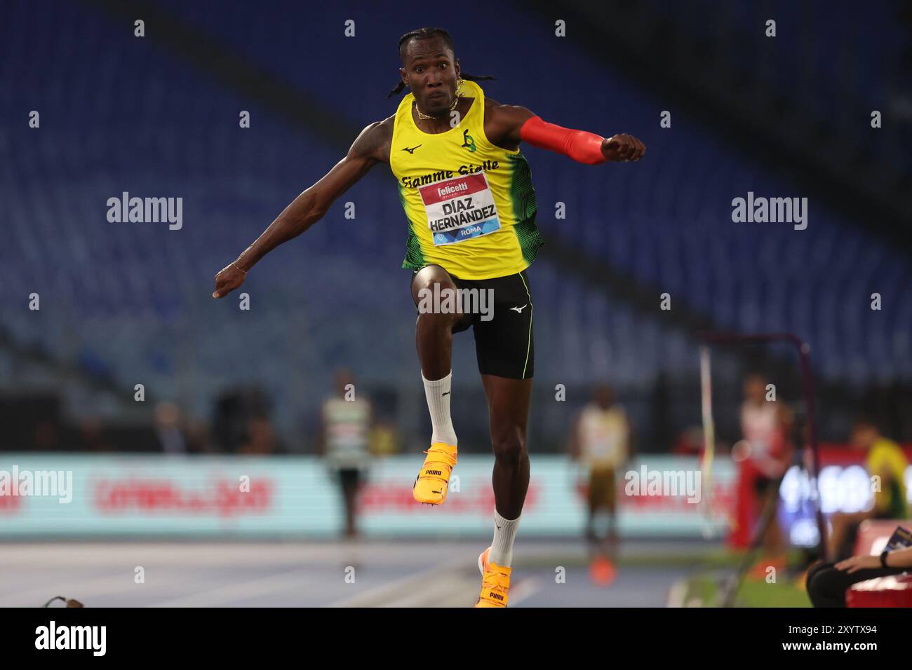 Roma, Italia 30.08.2024 : DIAZ HERNANDEZ Andy vince il TRIPLO SALTO MASCHILE gara di atletica Gala d'Oro Pietro Mennea Roma 2024 - Lega di Diamanti allo Stadio Olimpico di Roma il 30 agosto 2024. Crediti: Independent Photo Agency Srl/Alamy Live News Foto Stock