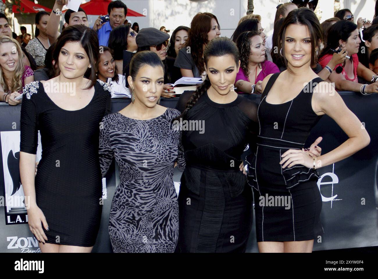 Kylie Jenner, Kourtney Kardashian, Kim Kardashian e Kendall Jenner alla prima di Los Angeles di "The Twilight Saga: Eclipse" tenutasi al Nokia Foto Stock